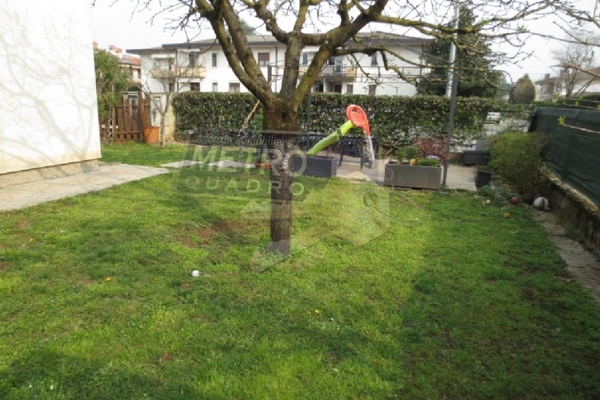 giardino fronte - UNIFAM. AFFIANCATA THIENE (VI) NORD 